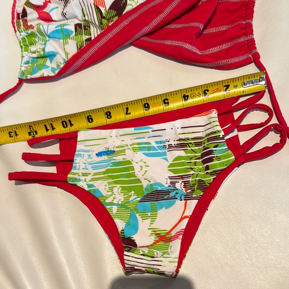 Women Small red tropical flowers bikini Swim Set with special stitching detail - Picture 7 of 9